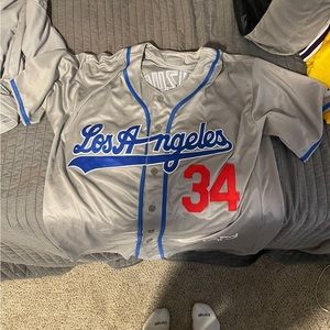 great condition!! size XL dodgers Fernando jersey